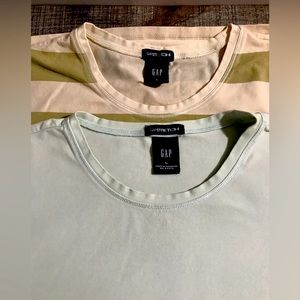 Gap stretch T-shirts size large Preowned lot of 2 shirts EUC
